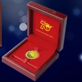 2015年4月定做　紀(jì)念抗日戰(zhàn)爭勝利70周年純金紀(jì)念章定制